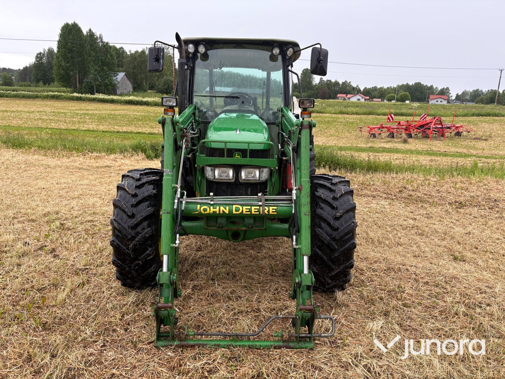 Traktor - JOHN DEERE 5820