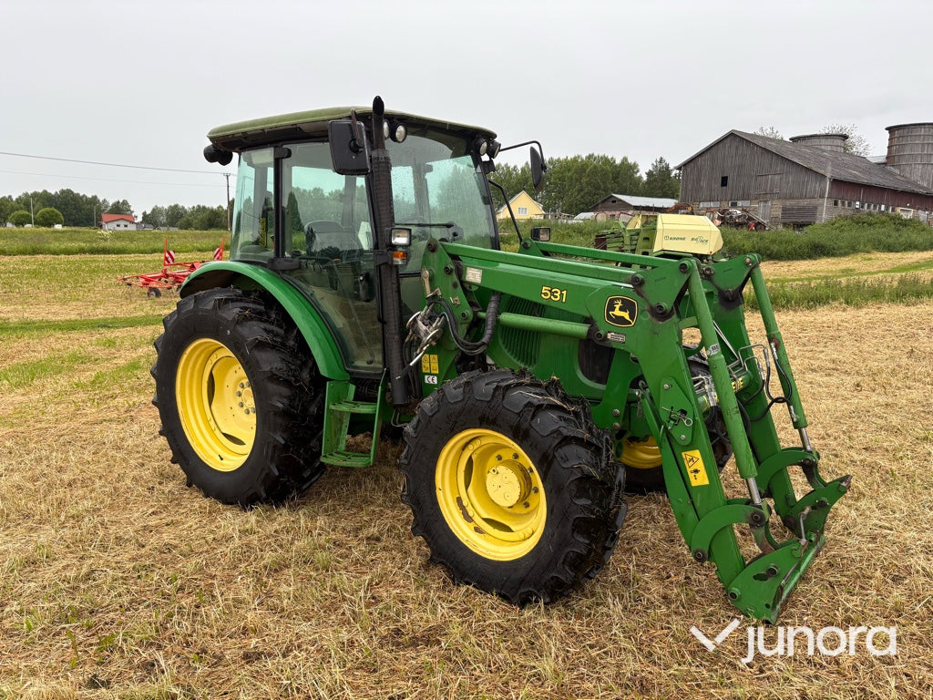 Traktor - JOHN DEERE 5820