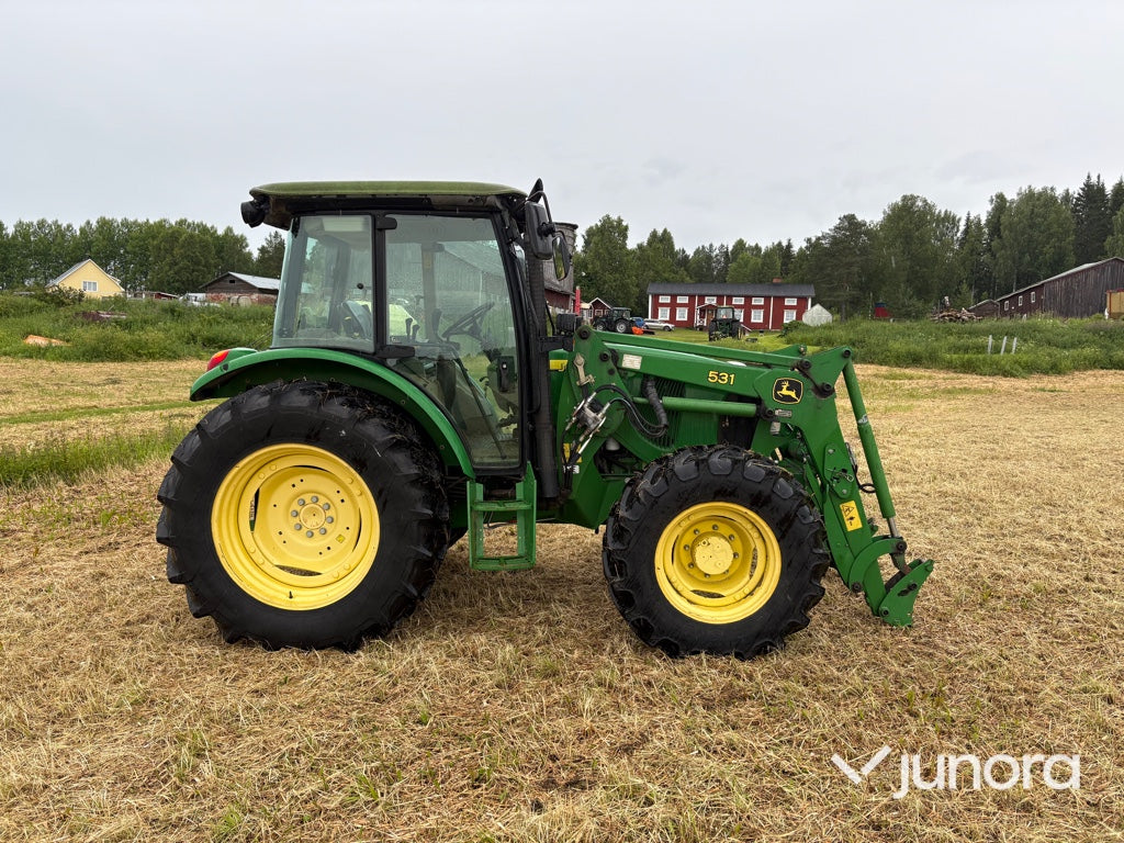 Traktor - JOHN DEERE 5820