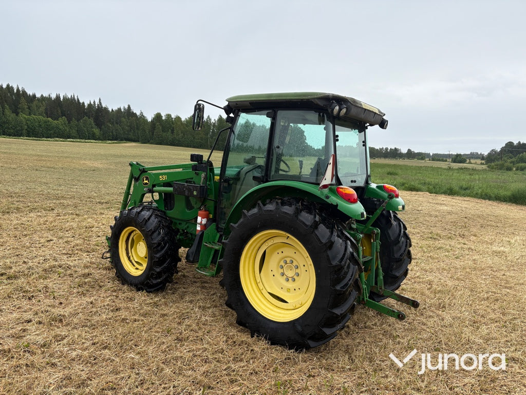 Traktor - JOHN DEERE 5820