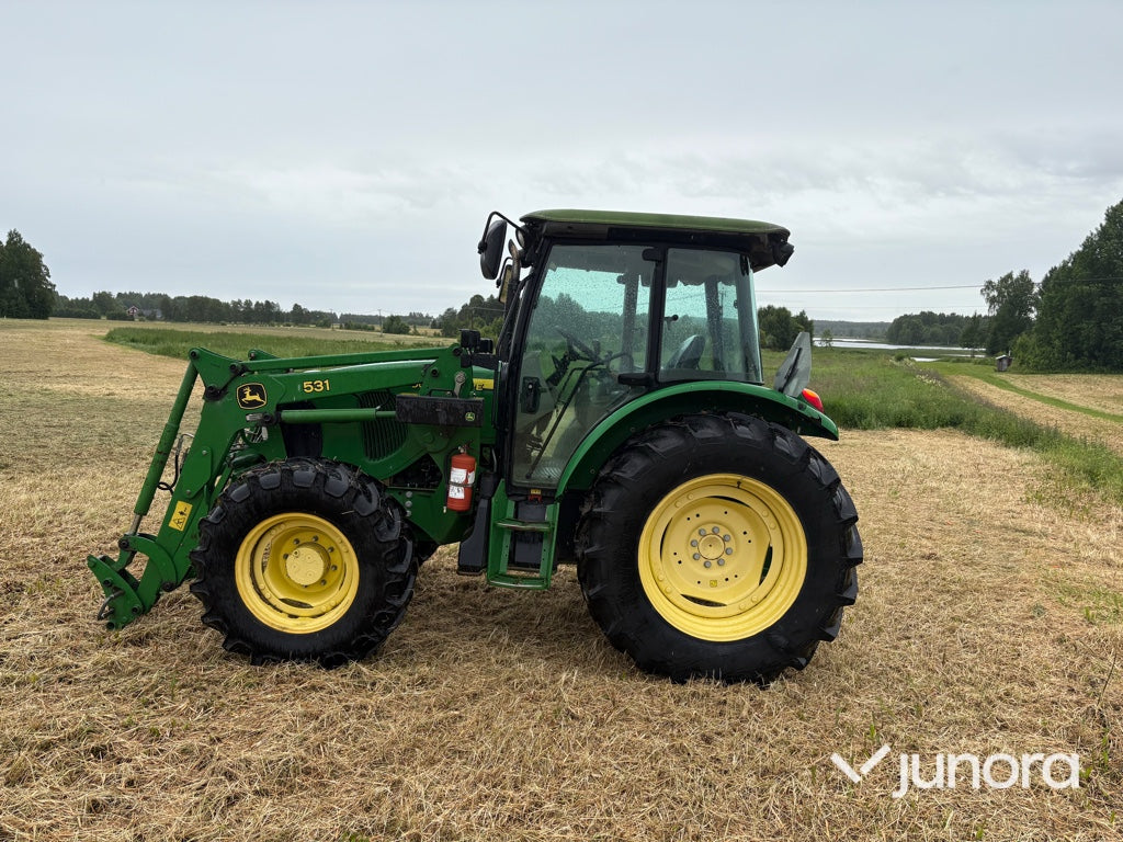 Traktor - JOHN DEERE 5820