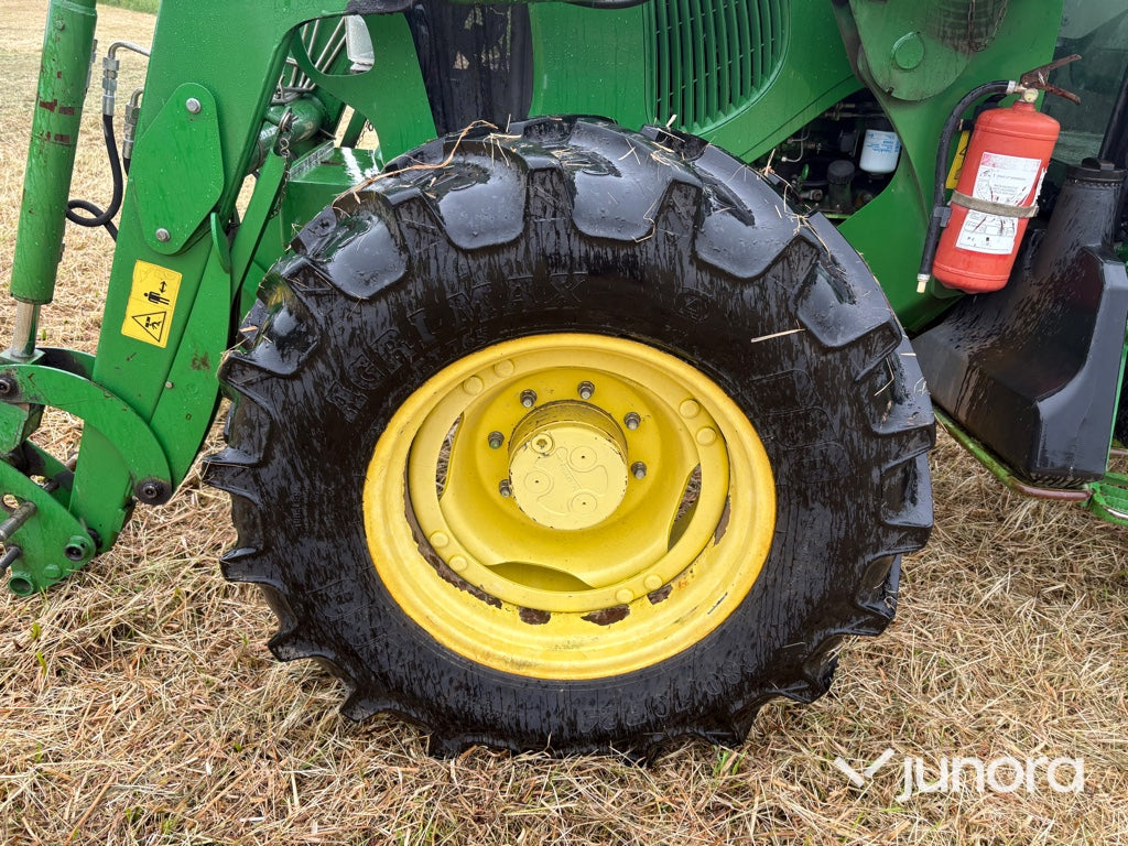 Traktor - JOHN DEERE 5820