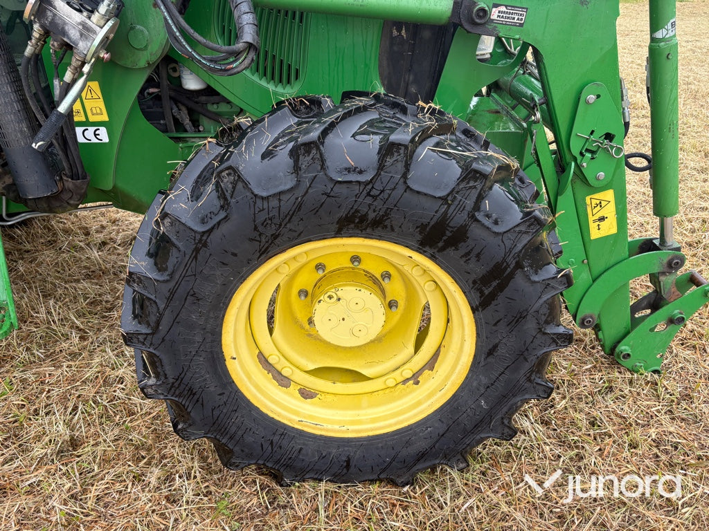 Traktor - JOHN DEERE 5820