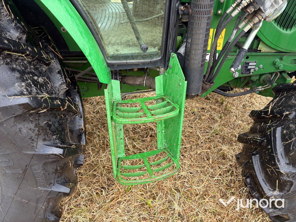Traktor - JOHN DEERE 5820