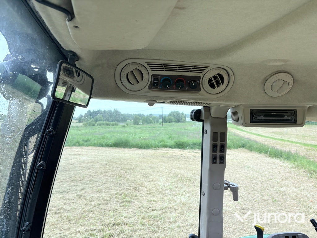 Traktor - JOHN DEERE 5820