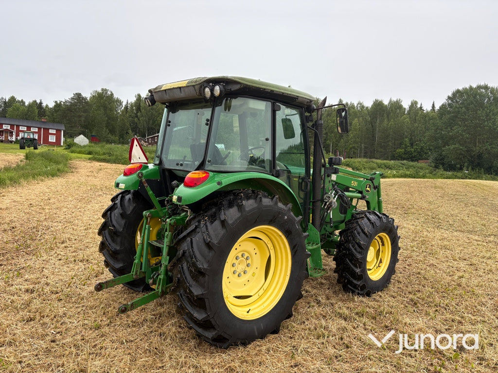 Traktor - JOHN DEERE 5820