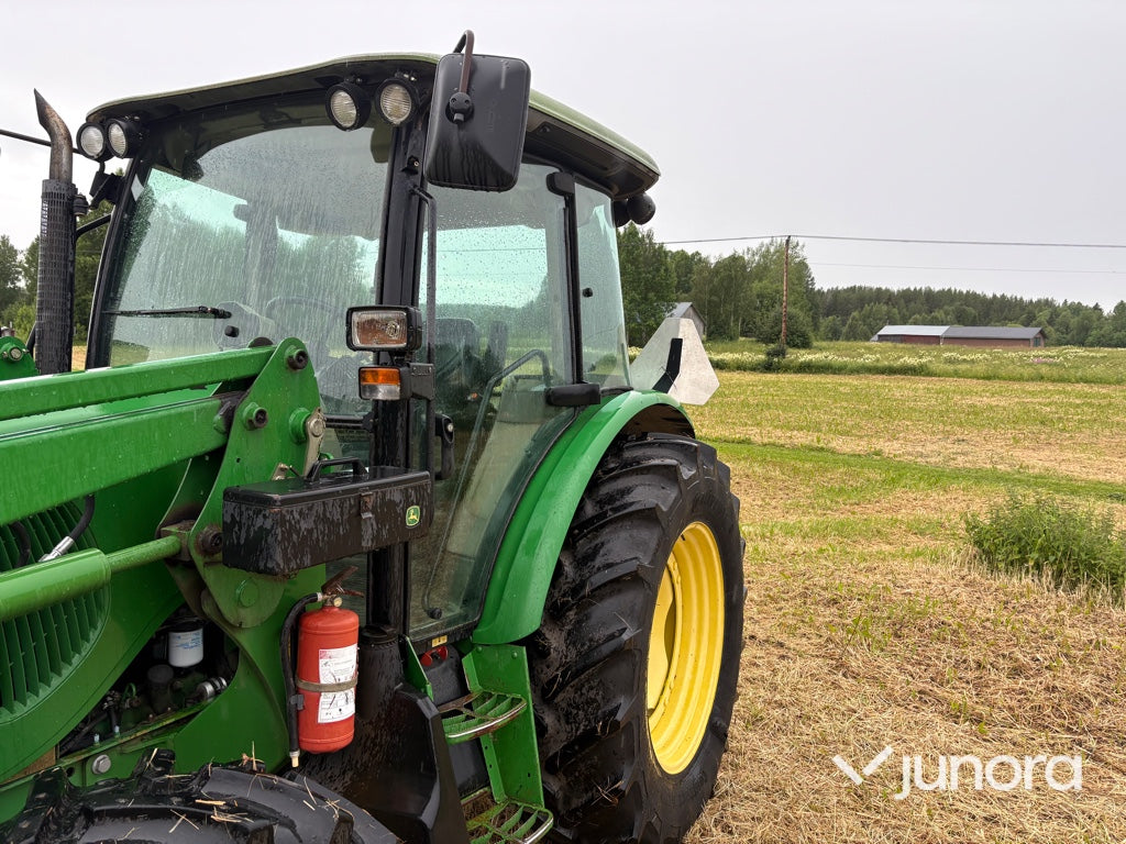 Traktor - JOHN DEERE 5820