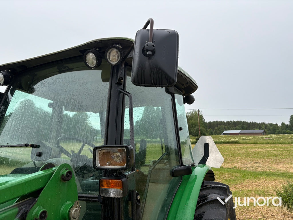Traktor - JOHN DEERE 5820
