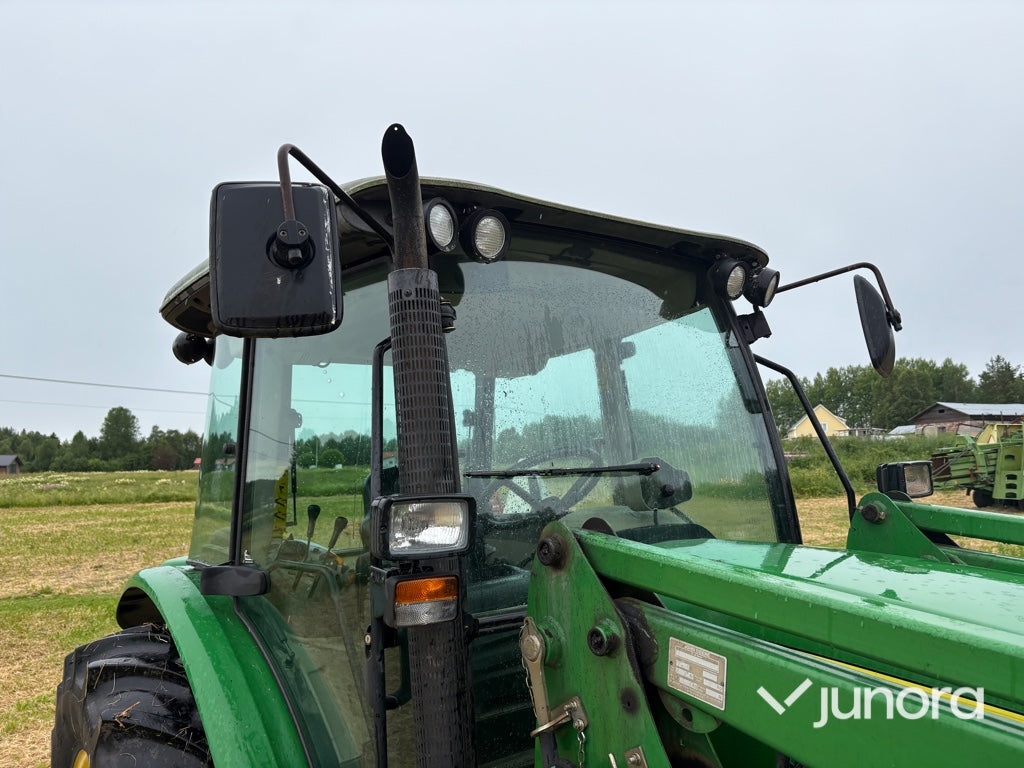 Traktor - JOHN DEERE 5820