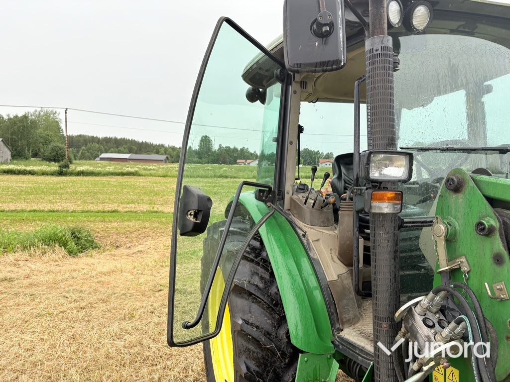 Traktor - JOHN DEERE 5820