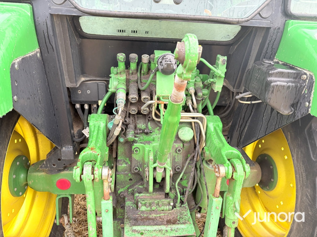 Traktor - JOHN DEERE 5820