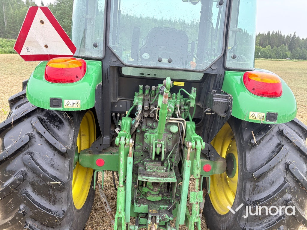 Traktor - JOHN DEERE 5820