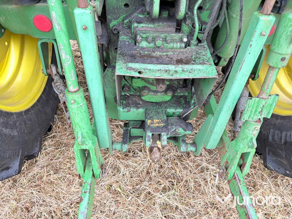 Traktor - JOHN DEERE 5820