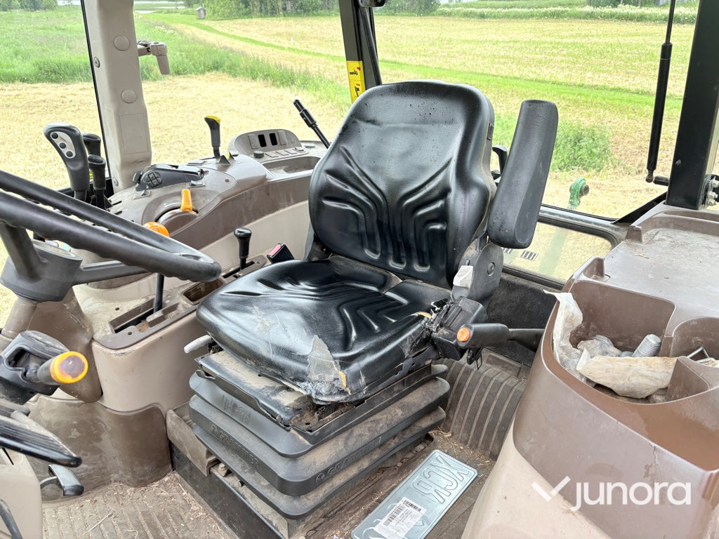 Traktor - JOHN DEERE 5820