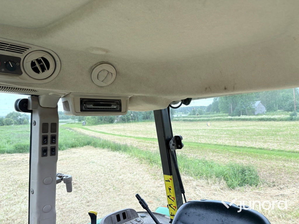 Traktor - JOHN DEERE 5820