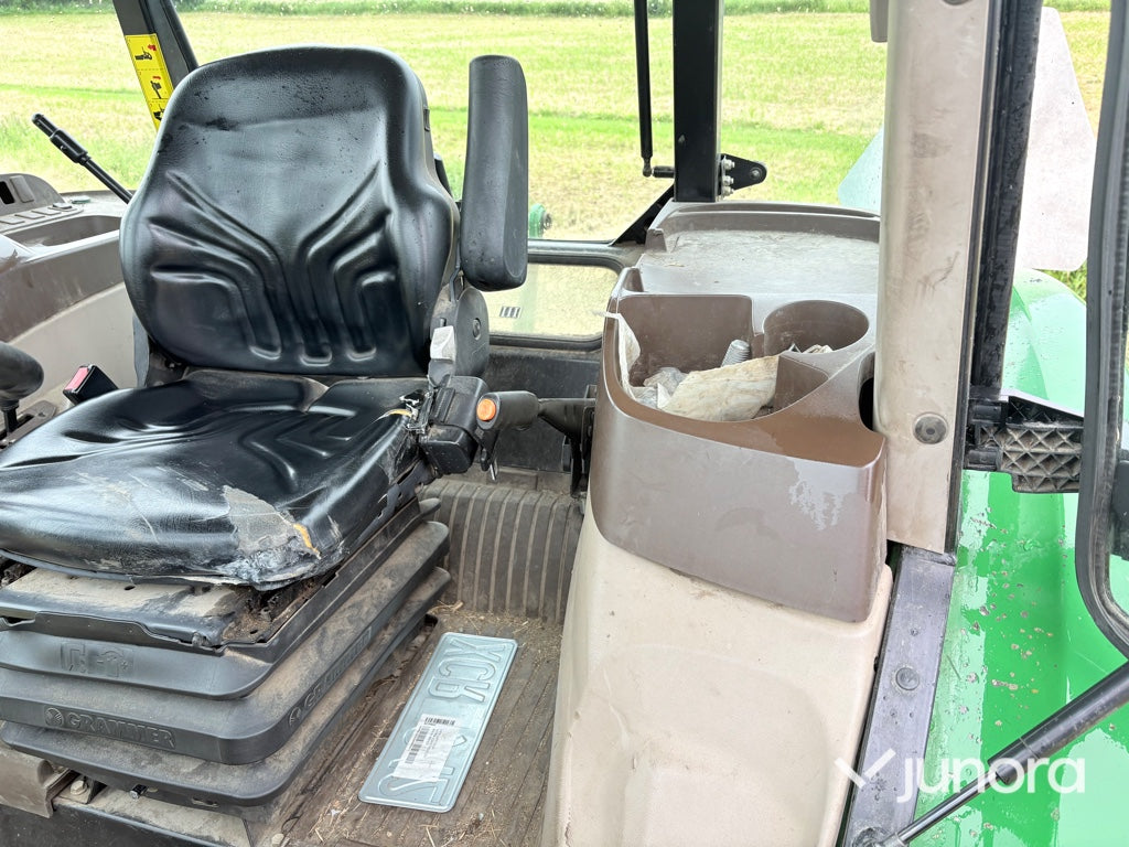 Traktor - JOHN DEERE 5820