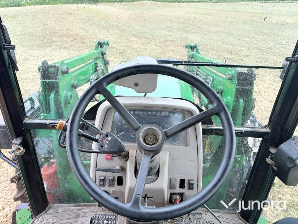 Traktor - JOHN DEERE 5820