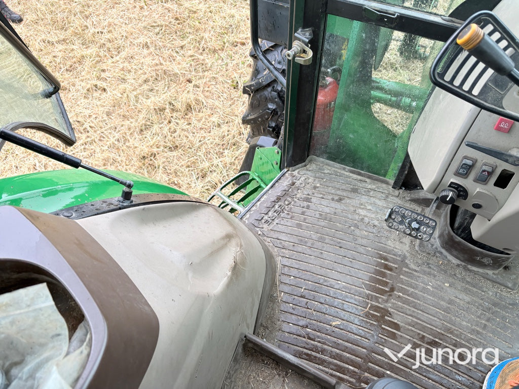 Traktor - JOHN DEERE 5820