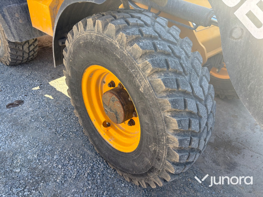Hjullastare - JCB, 409, Nordic Edition Stage V, Med redskap