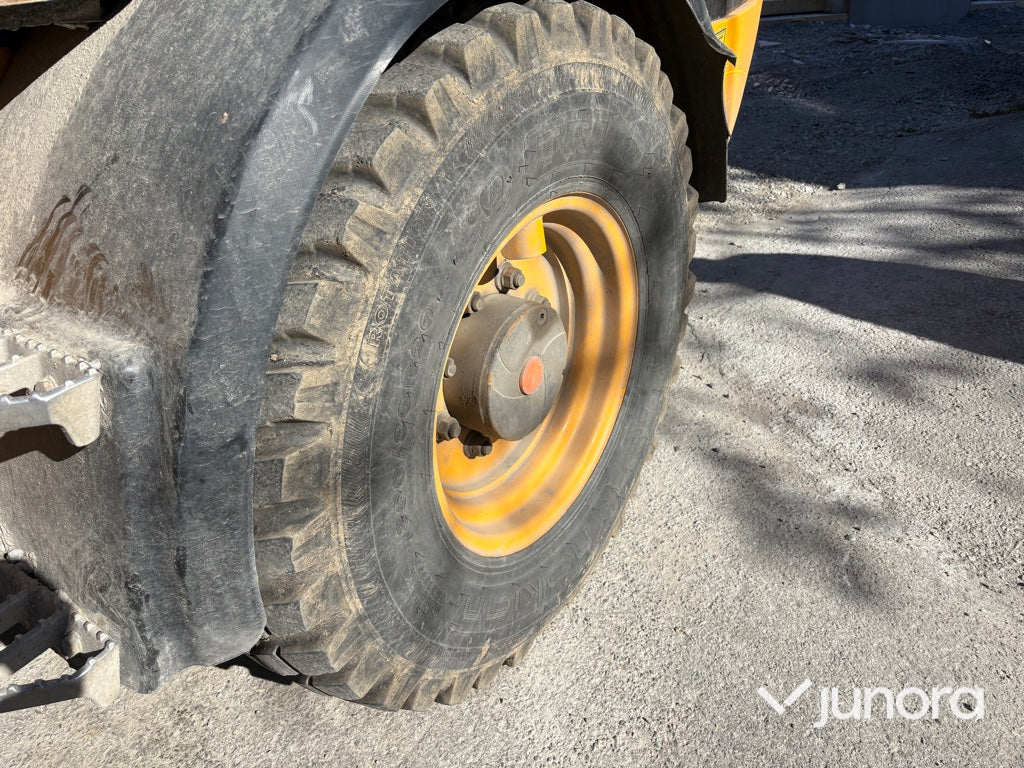 Hjullastare - JCB, 409, Nordic Edition Stage V, Med redskap