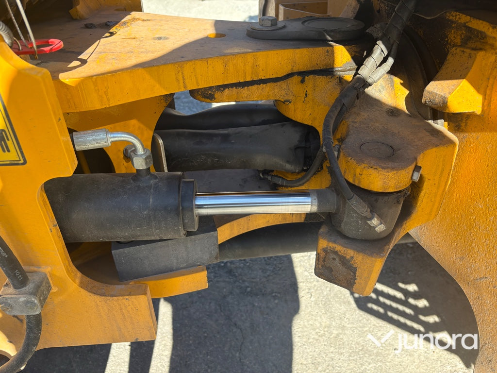 Hjullastare - JCB, 409, Nordic Edition Stage V, Med redskap