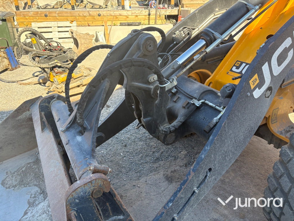 Hjullastare - JCB, 409, Nordic Edition Stage V, Med redskap