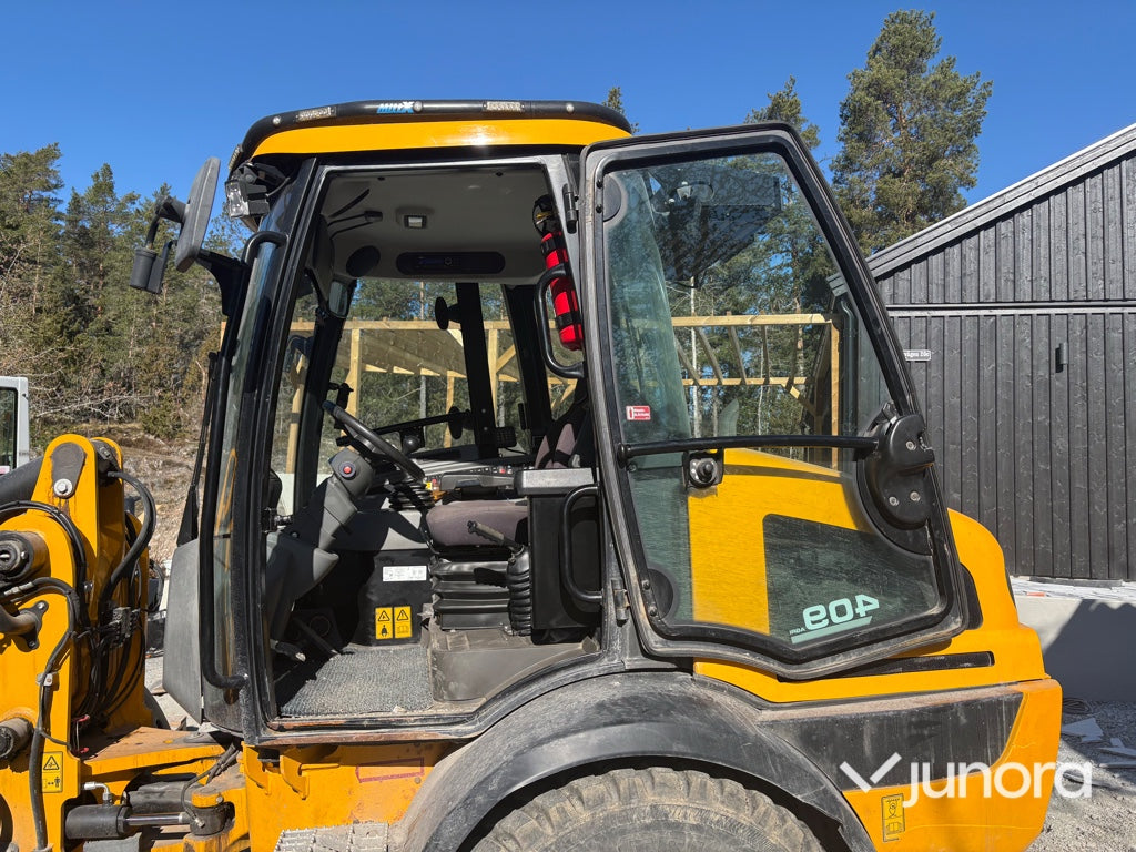 Hjullastare - JCB, 409, Nordic Edition Stage V, Med redskap