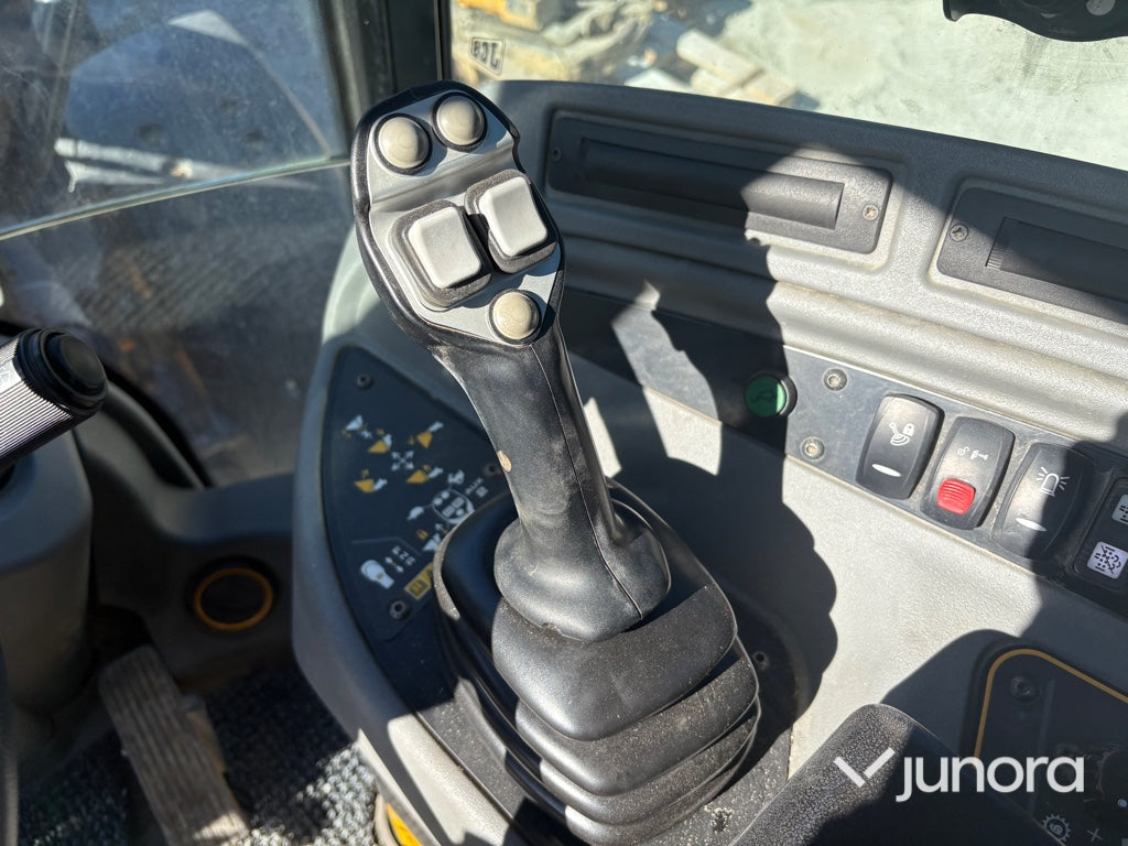 Hjullastare - JCB, 409, Nordic Edition Stage V, Med redskap