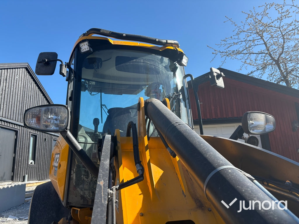 Hjullastare - JCB, 409, Nordic Edition Stage V, Med redskap