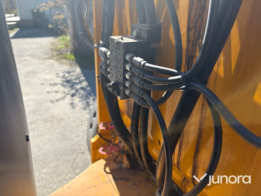 Hjullastare - JCB, 409, Nordic Edition Stage V, Med redskap