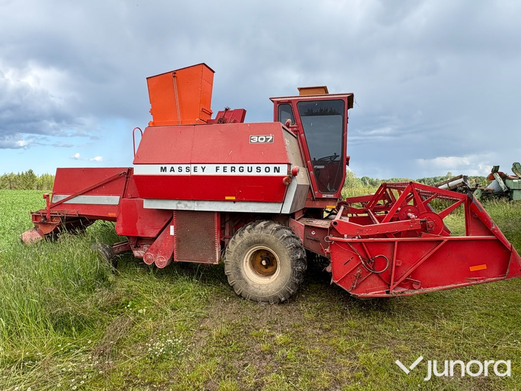 Skördetröska Massey Ferguson 307