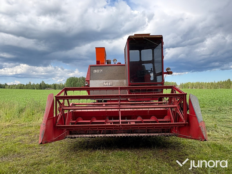 Skördetröska Massey Ferguson 307