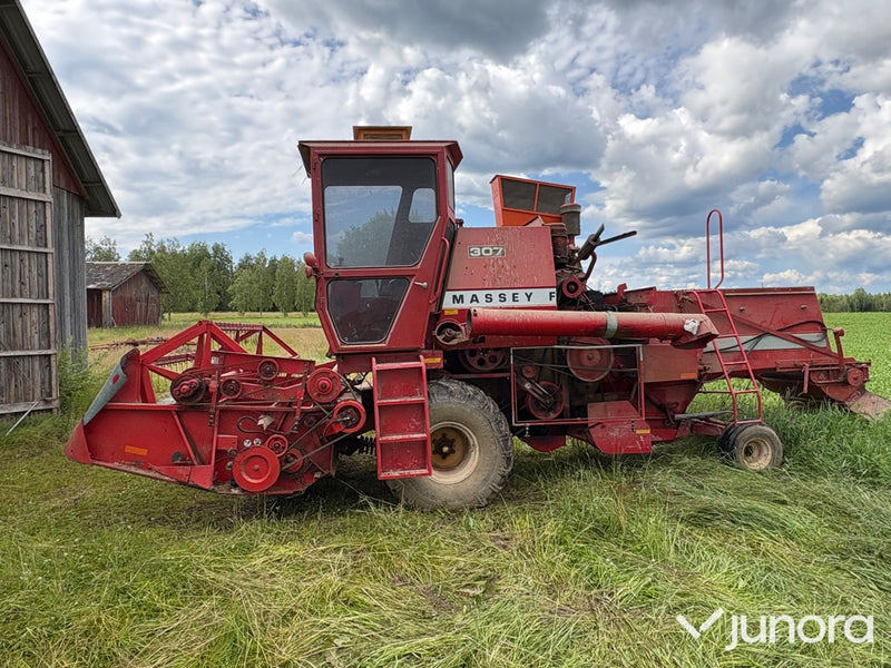 Skördetröska Massey Ferguson 307