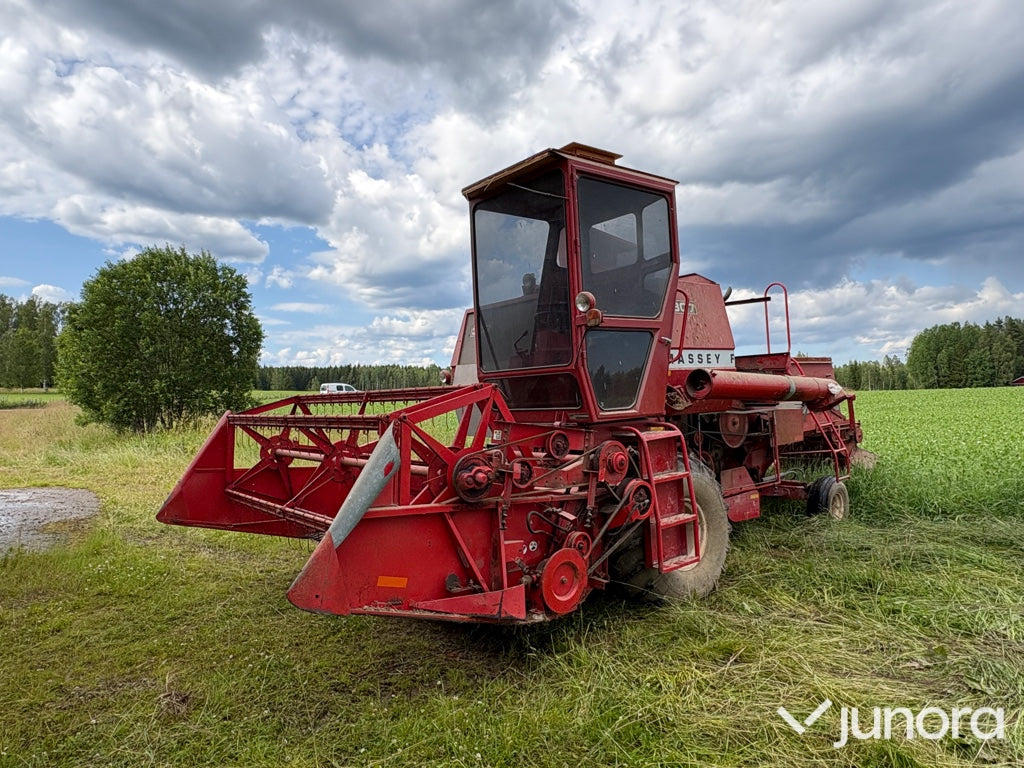 Skördetröska Massey Ferguson 307