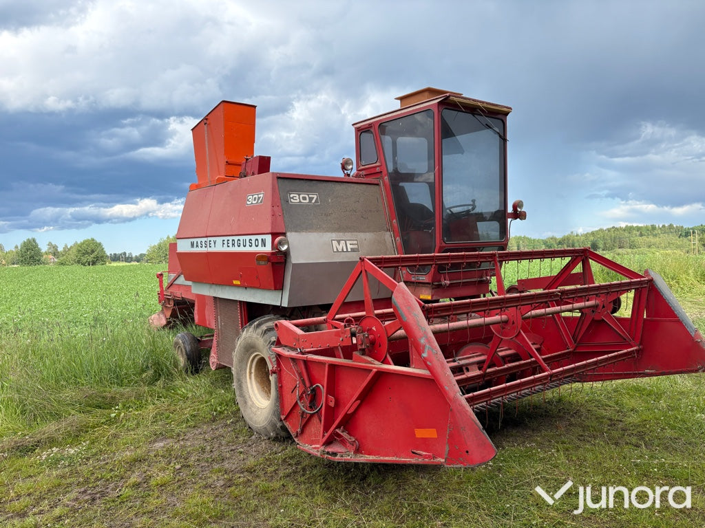 Skördetröska Massey Ferguson 307