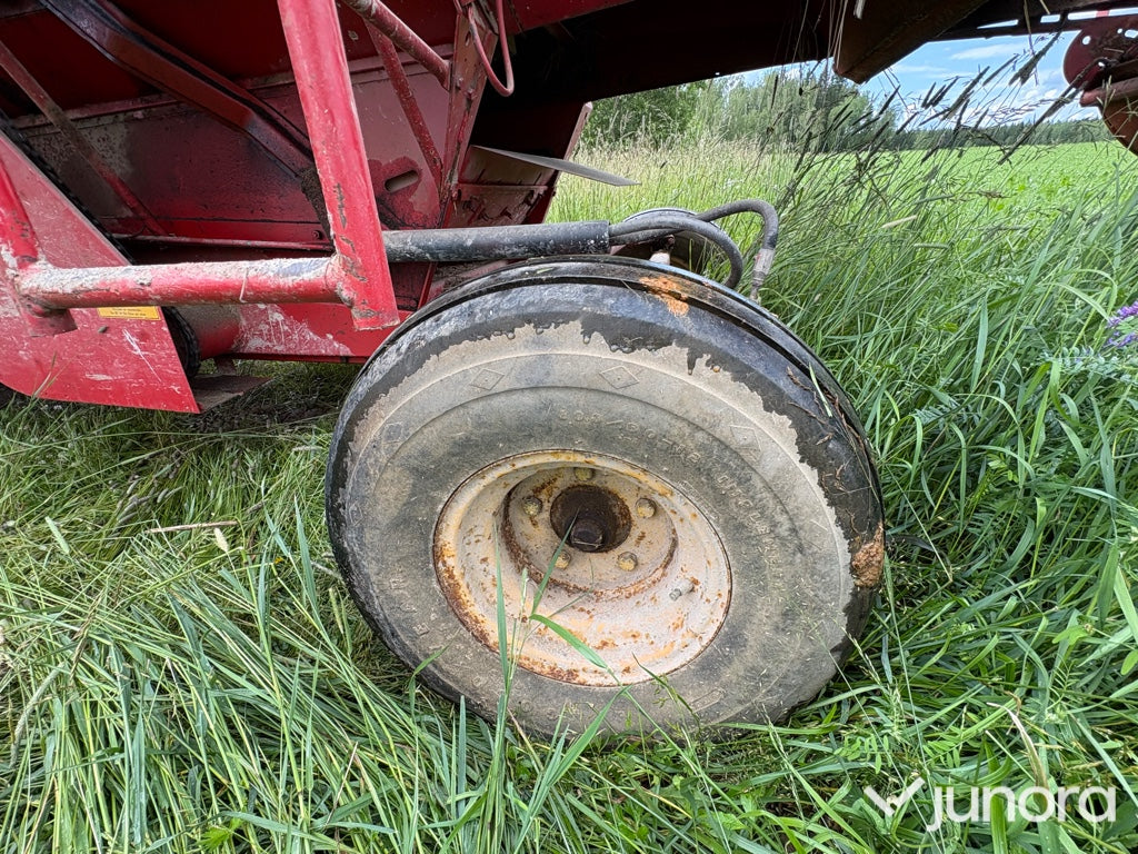 Skördetröska Massey Ferguson 307