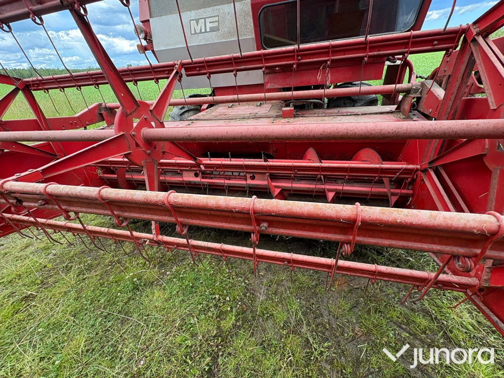 Skördetröska Massey Ferguson 307