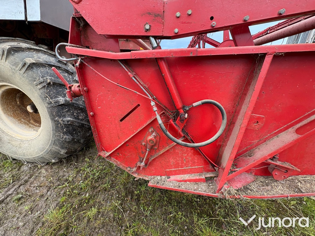 Skördetröska Massey Ferguson 307