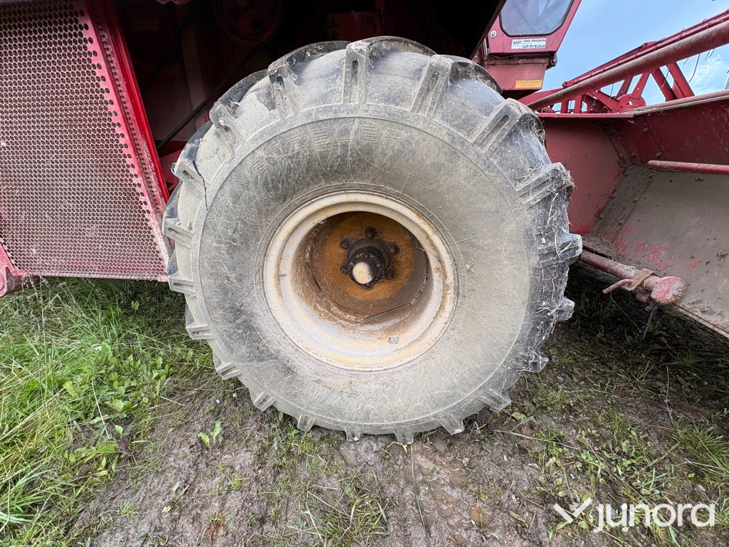 Skördetröska Massey Ferguson 307