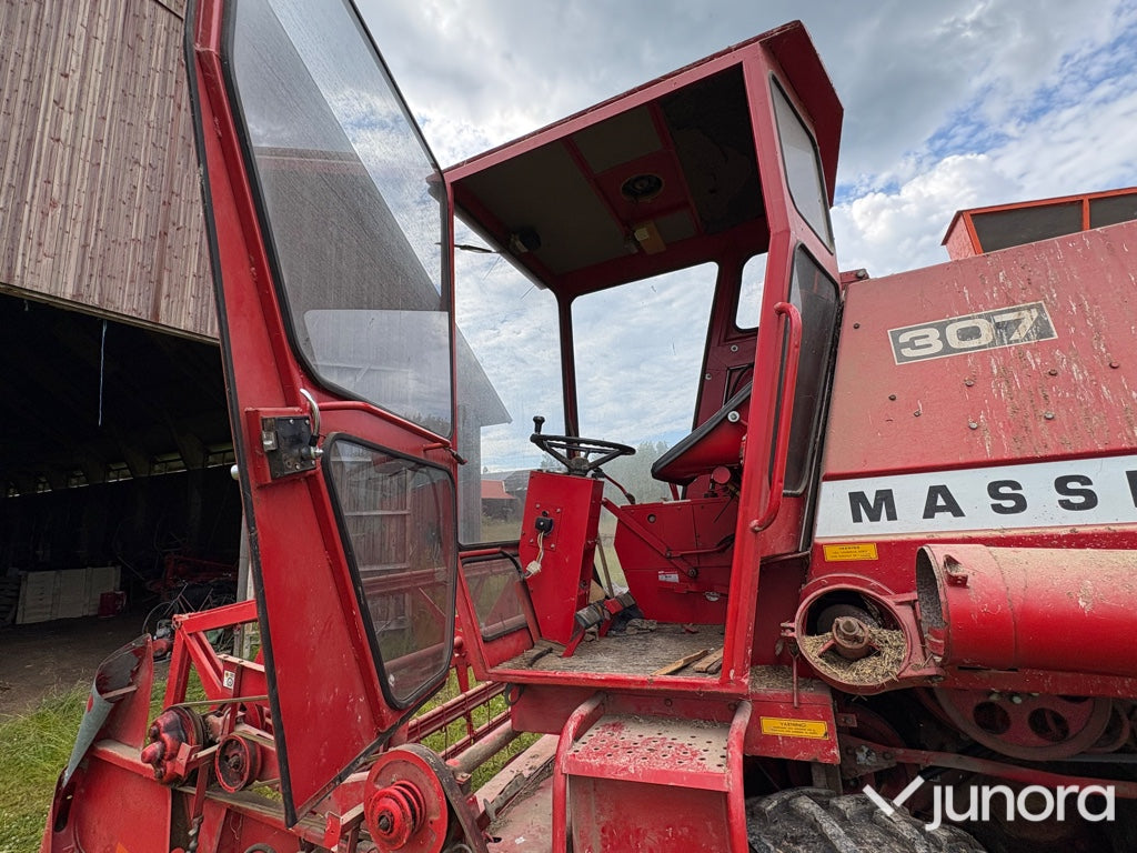 Skördetröska Massey Ferguson 307