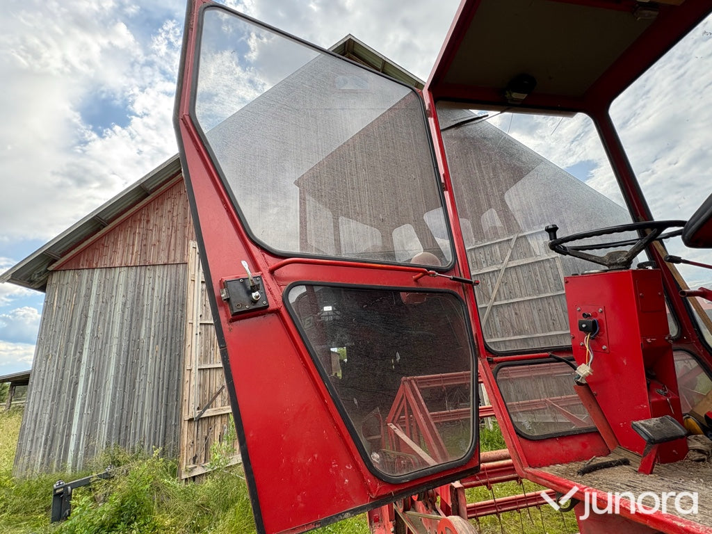 Skördetröska Massey Ferguson 307
