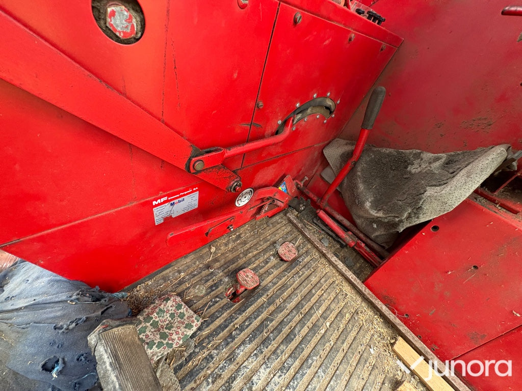 Skördetröska Massey Ferguson 307