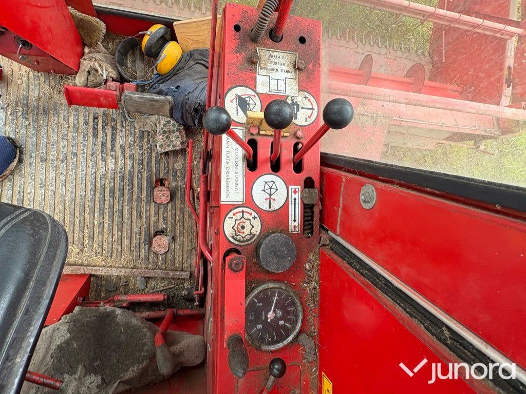 Skördetröska Massey Ferguson 307