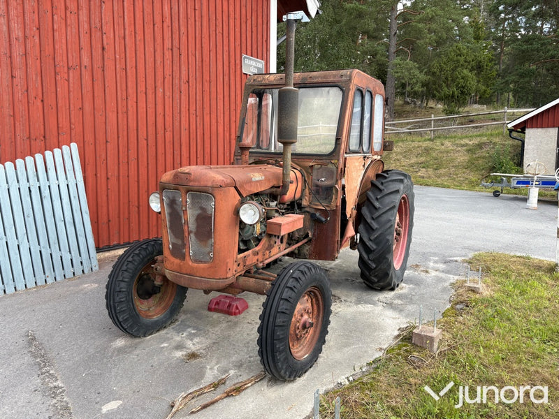 Traktor Volvo BM 320 Buster