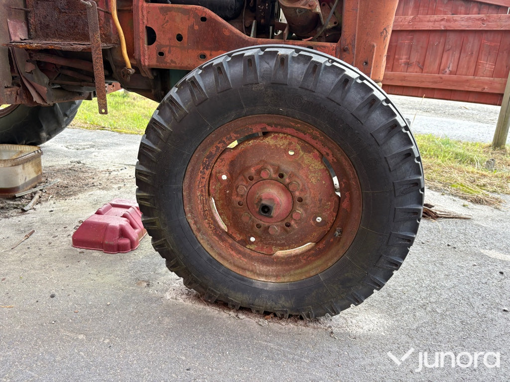Traktor Volvo BM 320 Buster