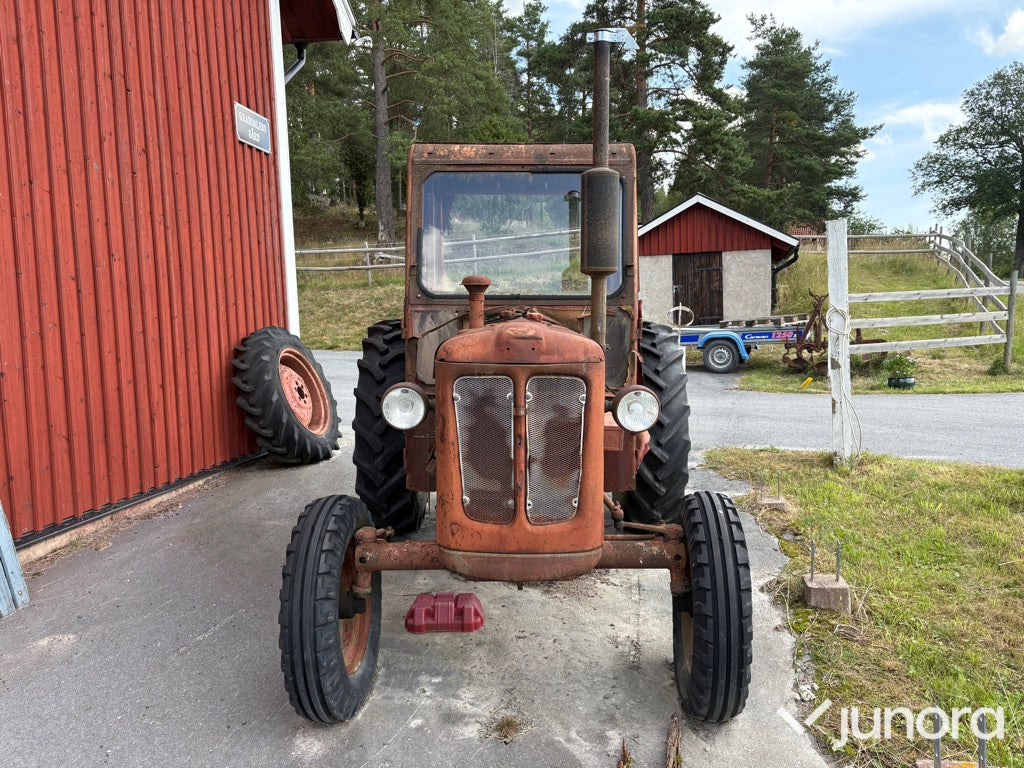 Traktor Volvo BM 320 Buster