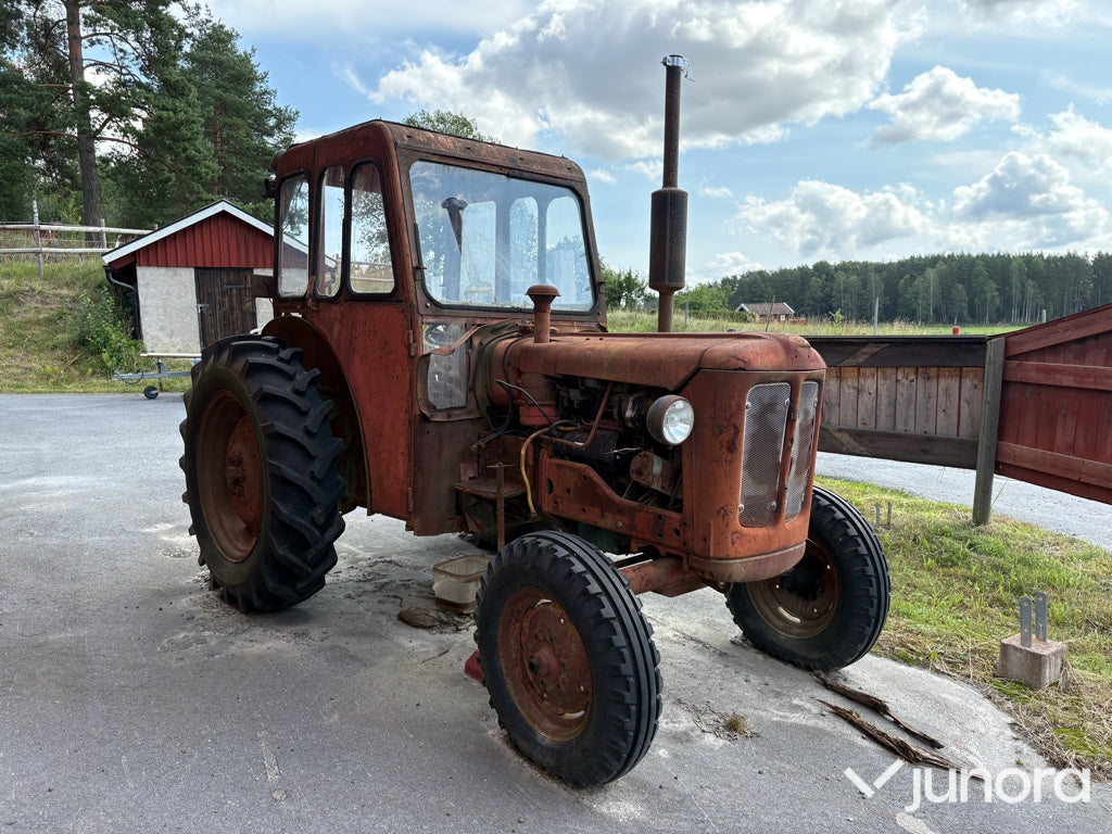 Traktor Volvo BM 320 Buster