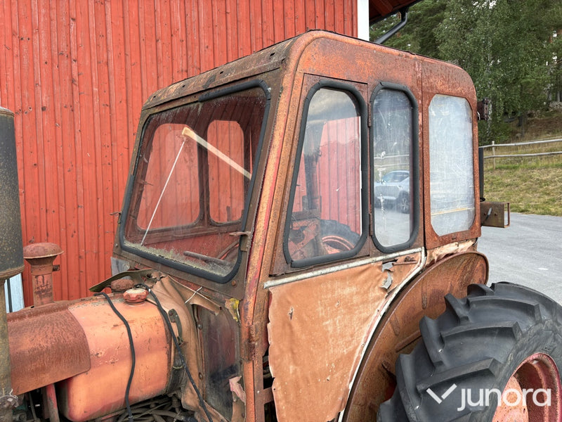 Traktor Volvo BM 320 Buster