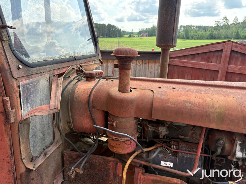 Traktor Volvo BM 320 Buster