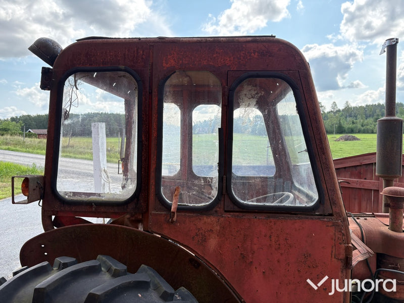 Traktor Volvo BM 320 Buster